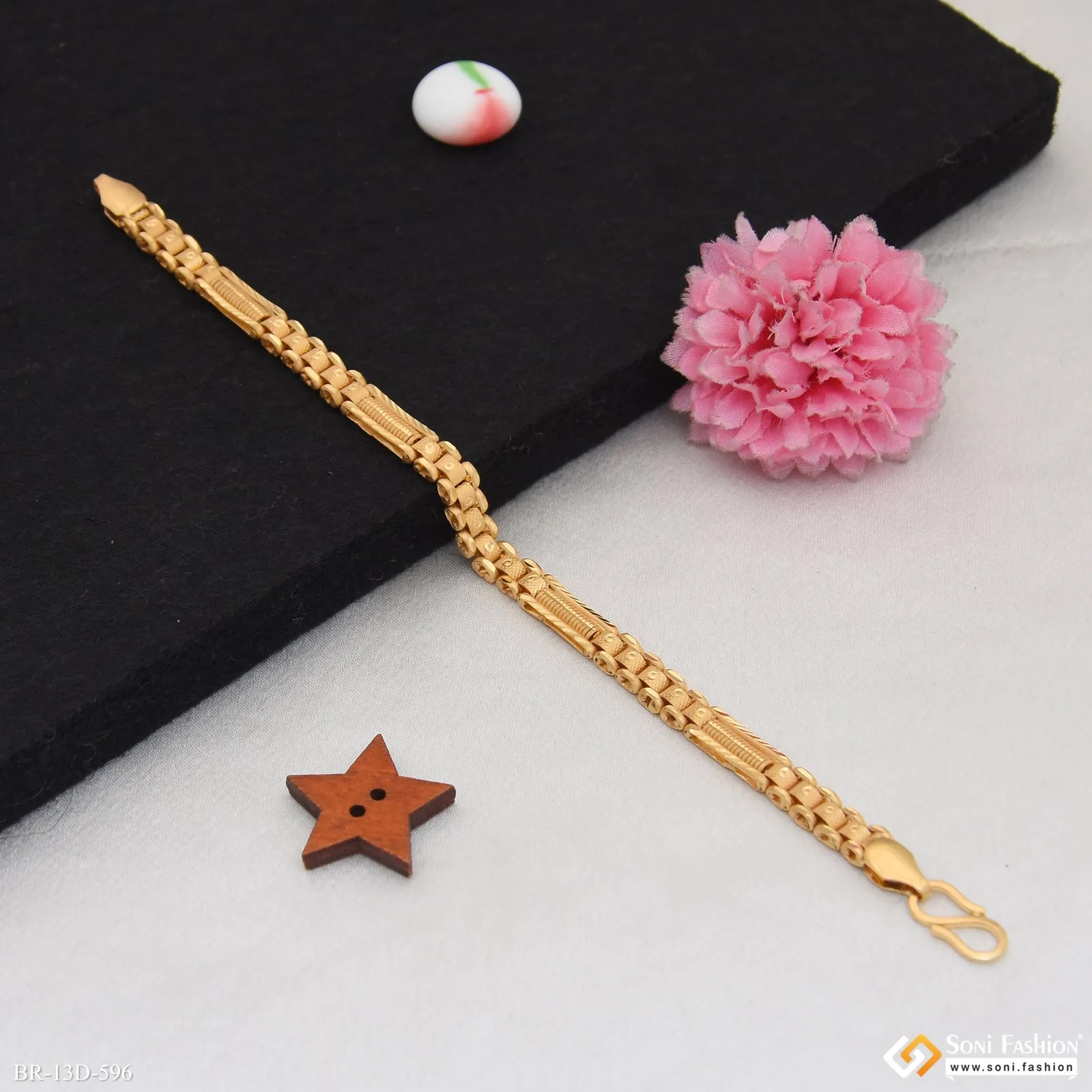 Awesome Design Gold Plated Box Bracelet for Men - Style D596