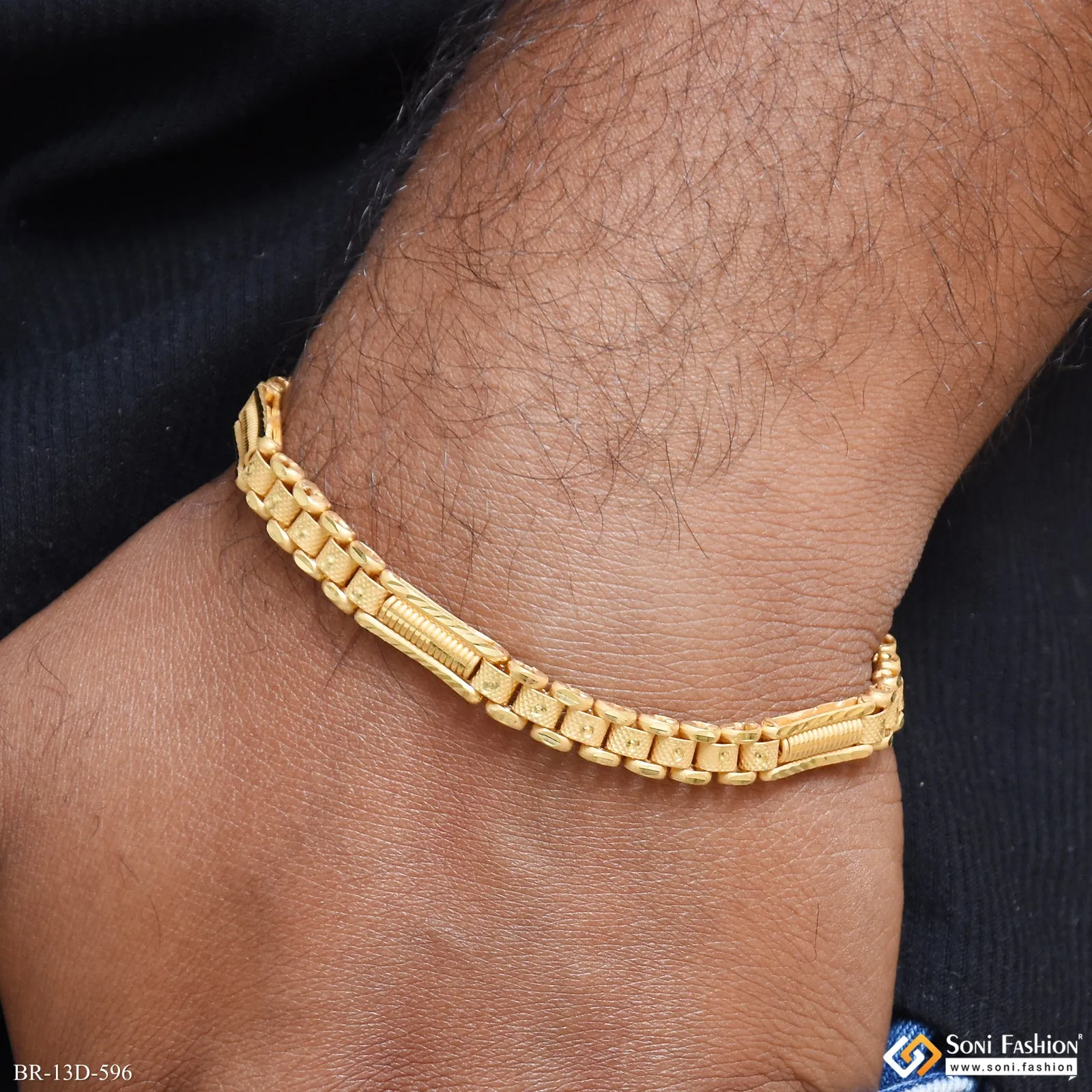 Awesome Design Gold Plated Box Bracelet for Men - Style D596